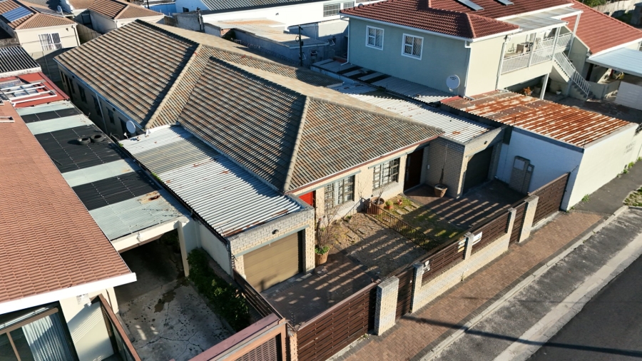 8 Bedroom Property for Sale in Belgravia Western Cape